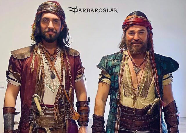 Engin Altan Düzyatan ve Ulaş Tuna Astepe, Barbaros dizisi için yeni imajları ve kıyafetleriyle poz verdi