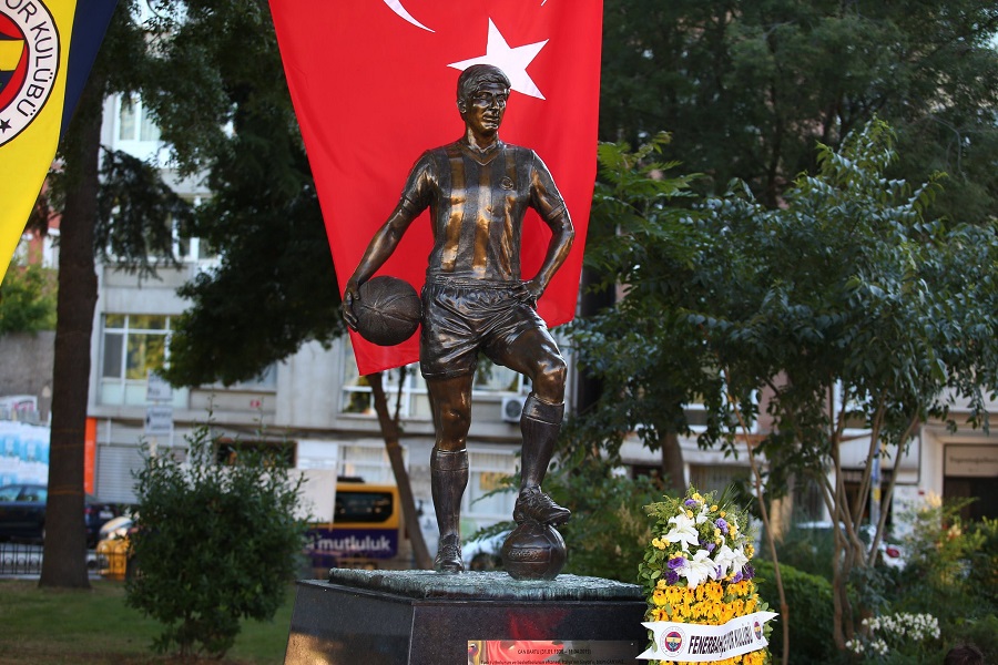 Fenerbahçe!nin Unutulmaz Oyuncusu Can Bartu’nun heykelinin açılışı yapıldı