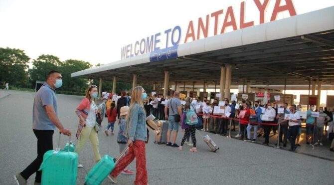 Antalya’ya son 26 günde 1 milyon 200 bin yabancı turist geldi