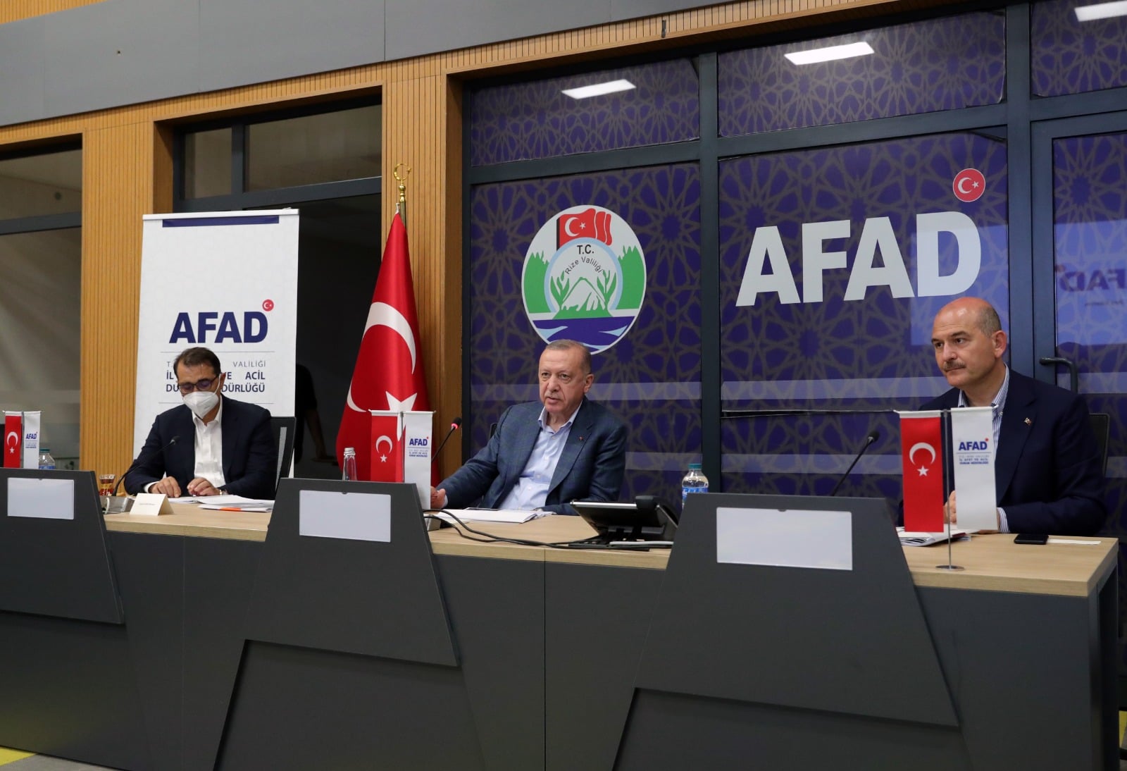 Cumhurbaşkanı Erdoğan,AFAD Merkezinde  Rize’deki sele ilişkin yetkililerden bilgi aldı