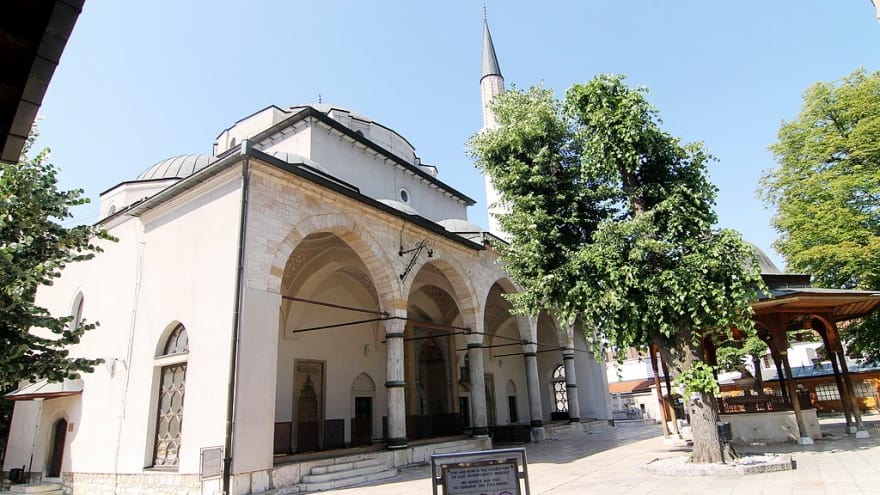 Gazi Hüsrev Bey Camii Saraybosna'da ne yapılır?