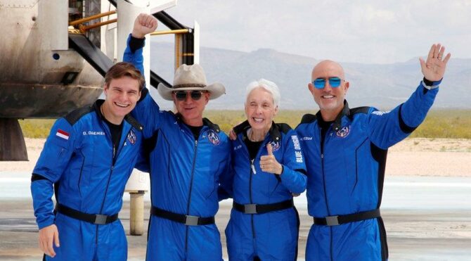 Uzaya çıkan en yaşlı insandan, Blue Origin eleştirisi