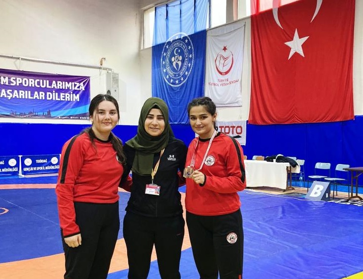 Kozanlı güreşçi Nazmiye Türkiye 3.sü oldu