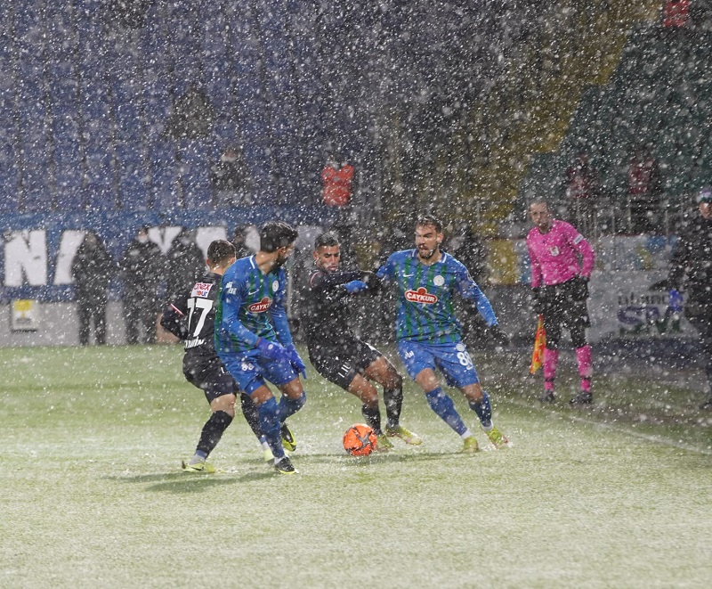 Çaykur Rizespor – Antalyaspor Maçı Yoğu Kar Yağışı Sebebiyle Ertelendi