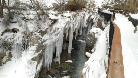 Türkiye’nin en soğuk yeri oldu, kanyonda buz sarkıtları oluştu