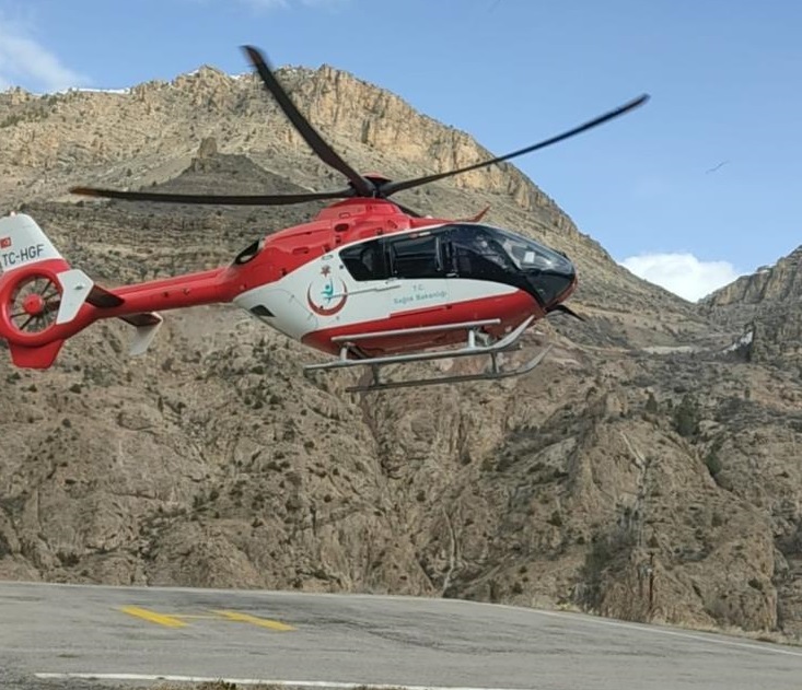 Trabzon’da Kadın hasta, ambulans helikopterle Gümüşhane’ye Sevk Edildi