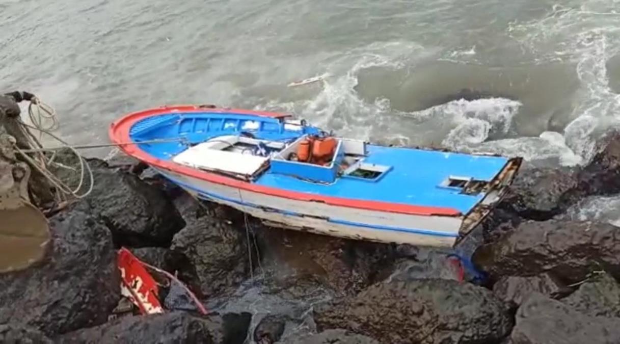 Çayeli’nde Kayığı alabora olan amatör balıkçı son anda kurtuldu