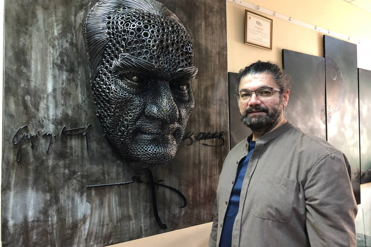 Heykel sanatçısı Keçeci 2 bin endüstriyel atıktan Atatürk portesi yaptı