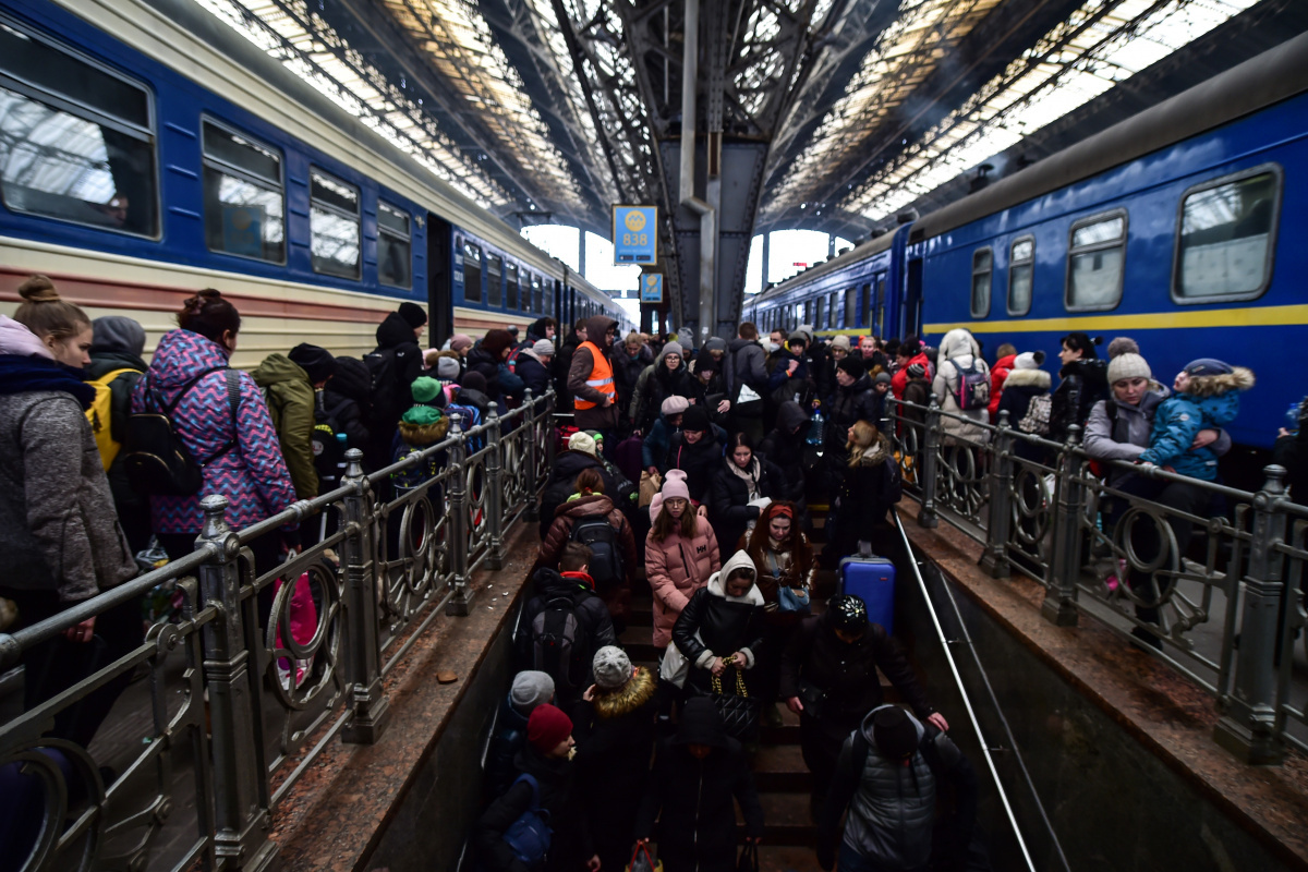 Lviv halkının, tren istasyonuna akını sürüyor