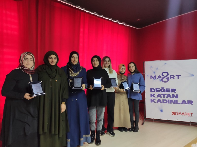 Saadet Partisi Rize’de Hayata Değer Katan Kadınları Ödüllendirdi