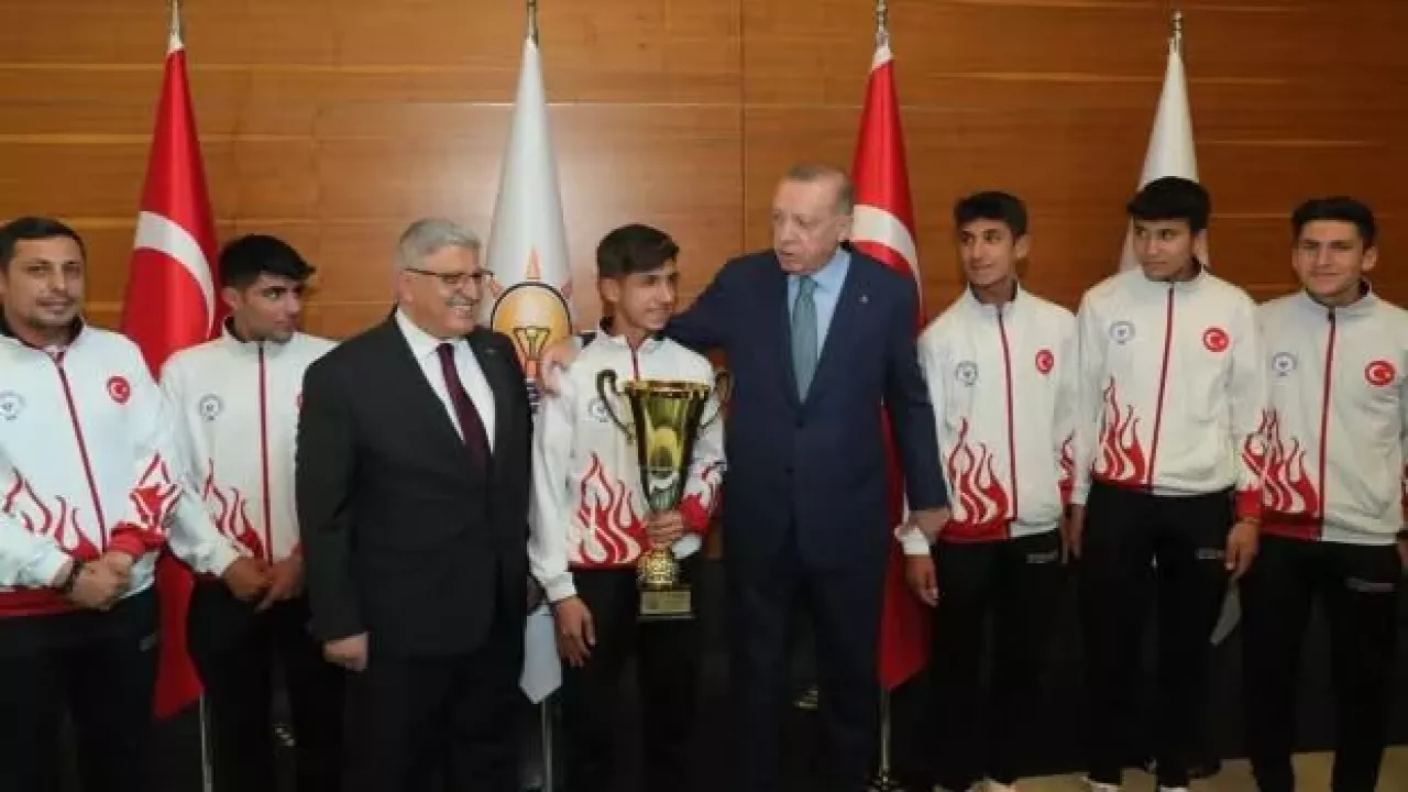 Cumhurbaşkanı Erdoğan, şampiyon sporcularla buluştu