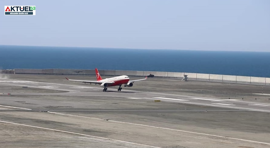 Rize-Artvin Havalimanı’nda, ilk gün 50 Uçak İniş Kalkış Yaparak, 2 bin 52 yolcu tarafından kullanıldı