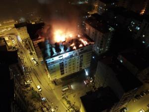 Rize’de Korkutan yangın,Patlama Geceyi Ayınlattı 