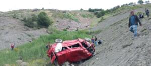 Karadeniz'de minibüs 300 Metre uçuruma yuvarlandı: 4 ölü