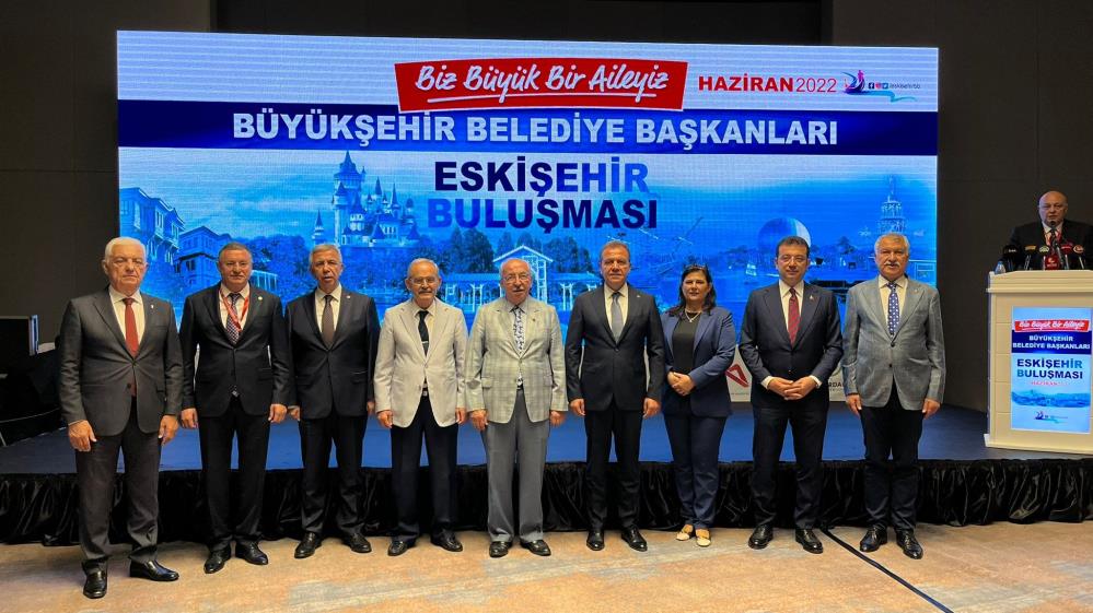 CHP’li büyükşehir belediye başkanları Eskişehir’de bir araya geldi