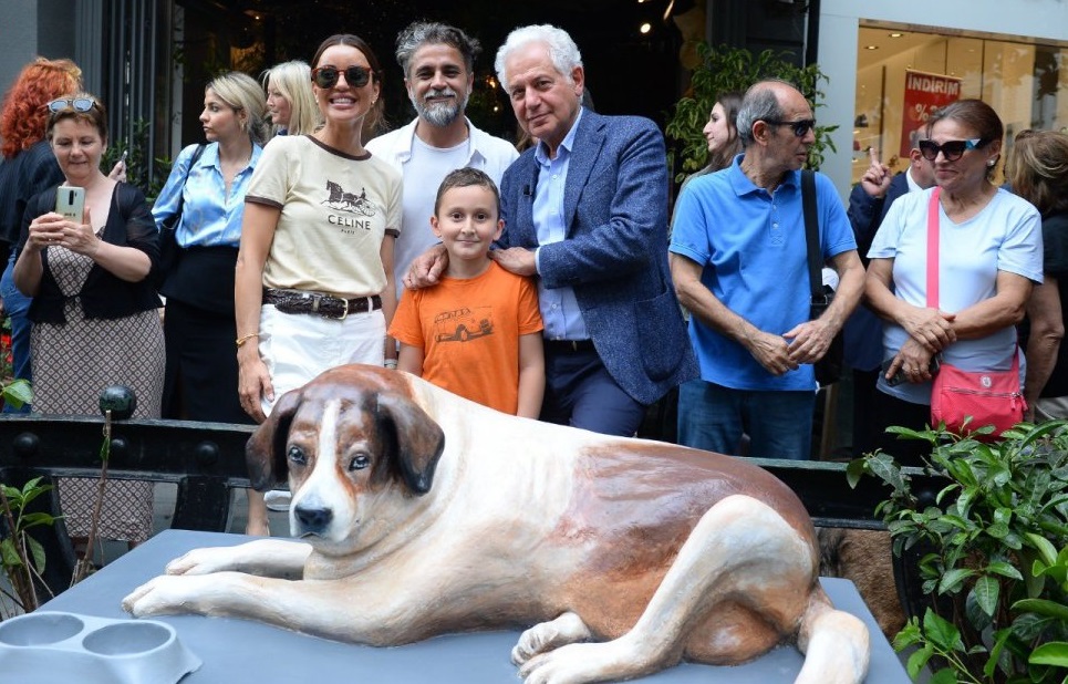 CHP’li Şişli Belediyesinden Büyük Dev Hizmet,Köpek Haykelini Törenle Açtılar