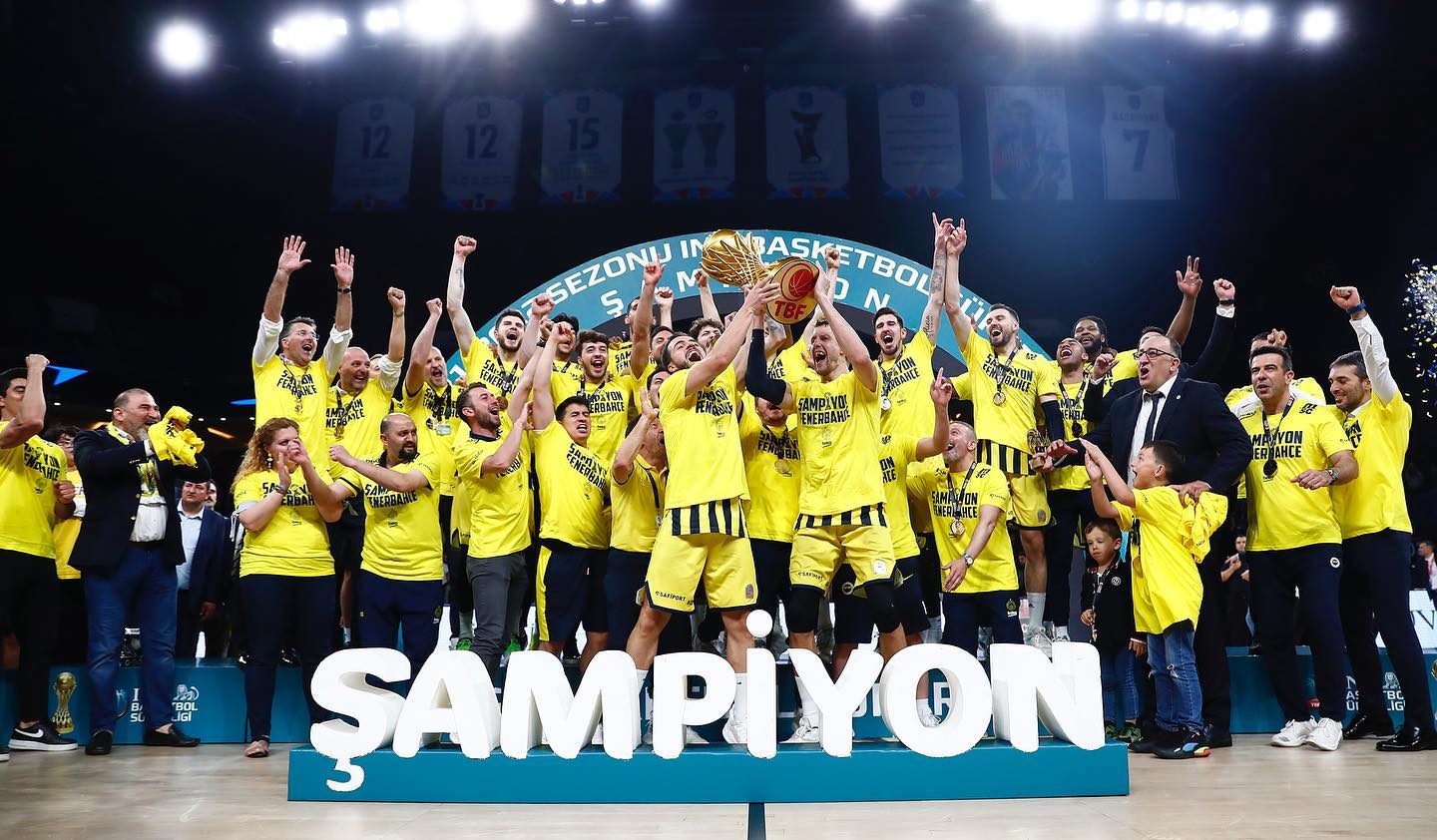 Fenerbahçe, EuroLig şampiyonu Efesi Evinde 92-80 Mağlup Ederek, Şampiyon Oldu