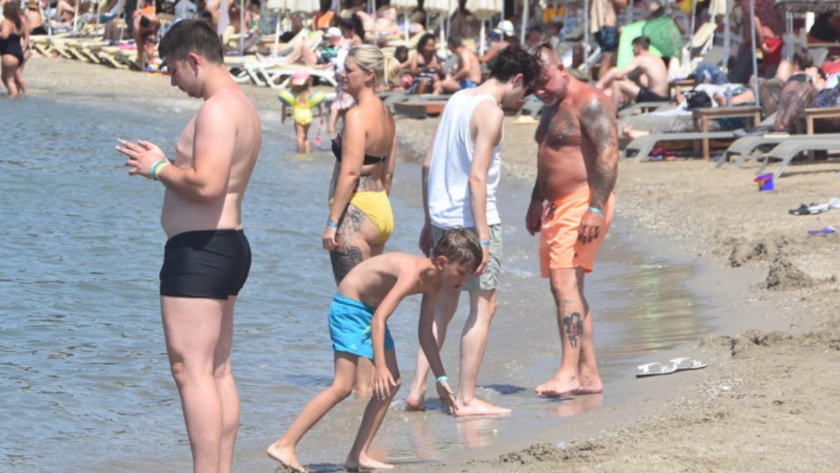 Bodrum’da bayram tatilinde plajlar doldu