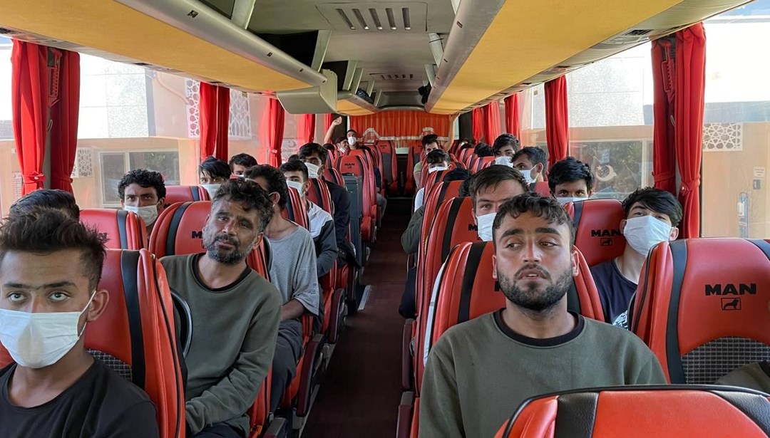 Sınır dışı edilecek 363 Afganistan uyruklu, Edirne’den İstanbul’a gönderildi