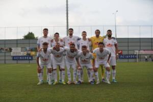 Rizespor, TFF 3. Lig ekiplerinden Yeşilyurt D.Ç Ofspor ile Mehmet Cengiz Sosyal Tesisleri'nde oynadığı hazırlık maçını,1-0 geriye düştüğü maçta, her iki yarıda bulduğu gollerle 3-1 kazandı.