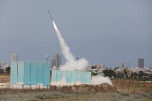 Siyonist İsrail,Gazze'de sivil yerleşim noktalarını vurmaya devam ediyor