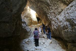 Artvin'de Koruma altındaki kanyonda merdiven yapmak için kayaların kazınması yöre halkının tepkisini çekti