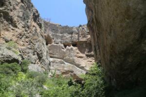 Artvin'de Koruma altındaki kanyonda merdiven yapmak için kayaların kazınması yöre halkının tepkisini çekti