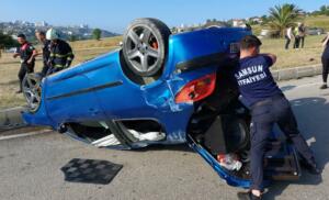 Samsun'da Takla atan araçtaki sürücüyü emniyet kemeri kurtardı