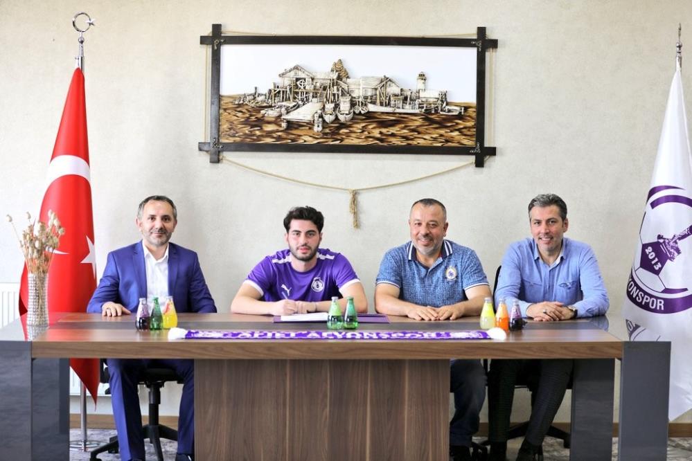 Rizespor’un Genç Oyuncısı Burak Topçu, Afyonspor’a Transfer Oldu