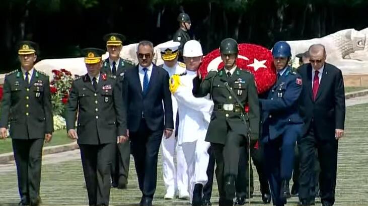Cumhurbaşkanı Erdoğan ve YAŞ üyeleri Anıtkabir’de