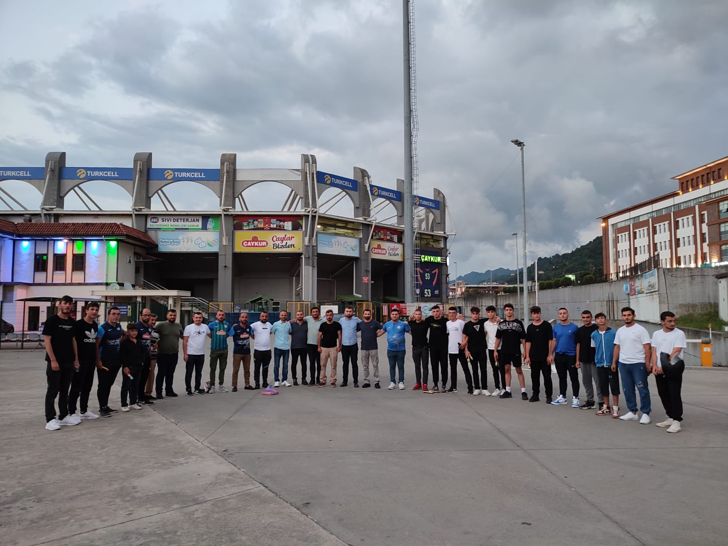 Genç Refah Rize teşkilatı, Çaykur Rizespor taraftarlarınca düzenlenen deste organizasyonuna katılarak Yeşil-Mavili kulübün yanında olduklarını gösterdiler