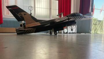 Kocaeli’de lise öğrencileri otonom fırlatma koltuklu F-16 üretti