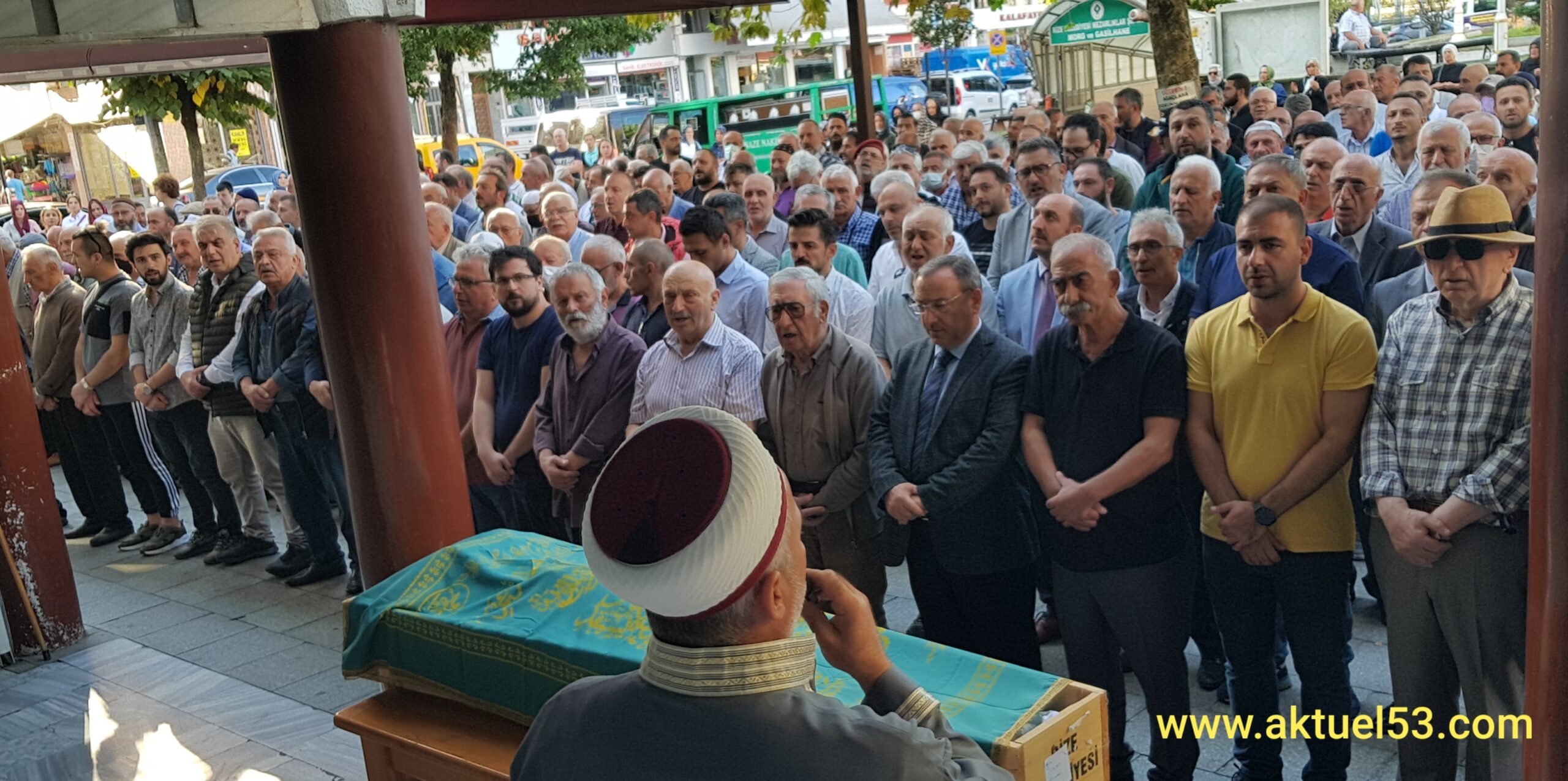 Çaykur Eski Genel Müdür Yardımcısı, Ata Cengiz Duman dualarla son yolculuğuna uğurlandı