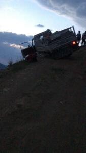 Rize'de askıda kalan kamyonetten atlayan sürücü hayatını kaybetti