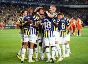 Fenerbahçe Kadıköy'de Alanyaspor'u 5 Golle Uğurladı