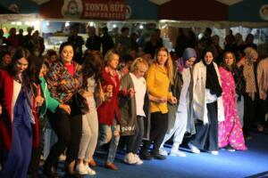 Küçükçekmece'deki Trabzon Festivali'nde 3 ton hamsi ikram edildi