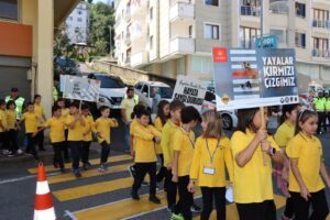 Rize'de Yayalara Öncelik Duruşu, Hayata Saygı Duruşu" Farkındalığı Düzenlendi 