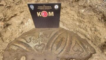İzmir’de 2 bin yıllık mozaik ele geçirildi