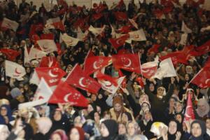 Saadet Partisi'nin Genel Başkanı Temel Karamollaoğlu, Güven Tazeledi