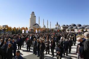 Saadet Partisi'nin Genel Başkanı Temel Karamollaoğlu, Güven Tazeledi