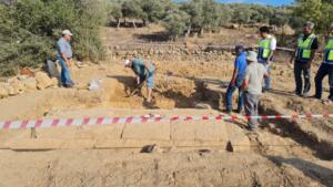 Tarlada 2 bin 400 yıl önce yapıldığı Tahmin Edilen oda mezar bulundu