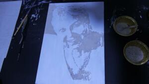 Cesedi yakılan kadının küllerinden portresi yapıldı