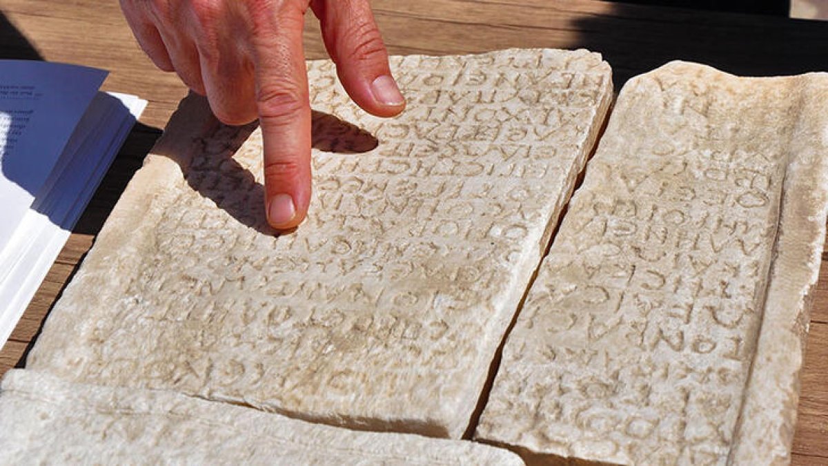 Aigai Antik Kenti’nde bulunan 1800 yıllık yazıtın sırrı ortaya çıktı