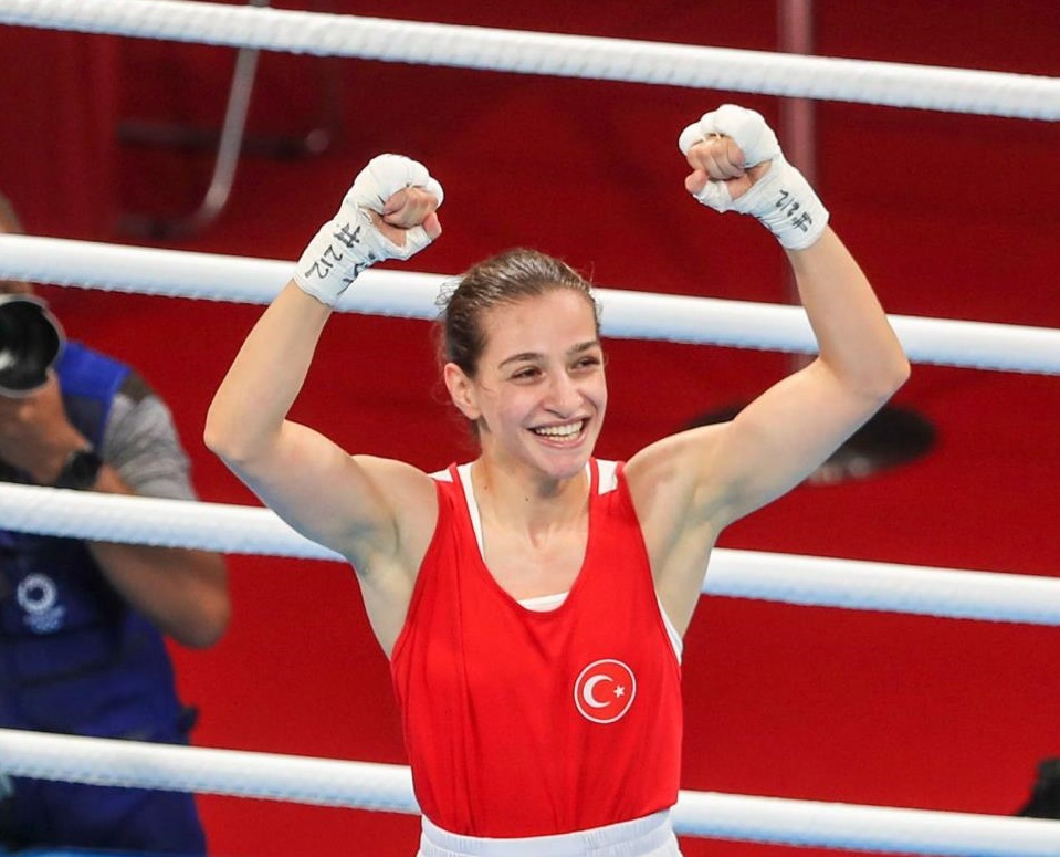 Milli sporcu Buse Naz Çakıroğlu altın madalya Kazanarak Avrupa Şampiyonu Oldu