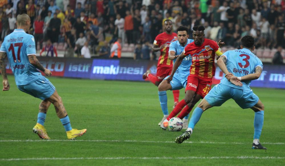 Trabzonspor’u Kayseri’de mağlubiyetten, Hakem Ümit Öztürk Kurtardı!