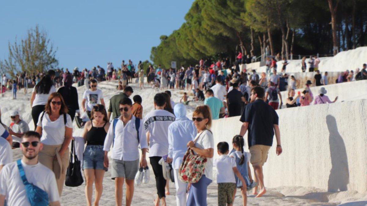 Pamukkale’ye yılın ilk 9 ayında 1 milyonun üzerinde turist geldi
