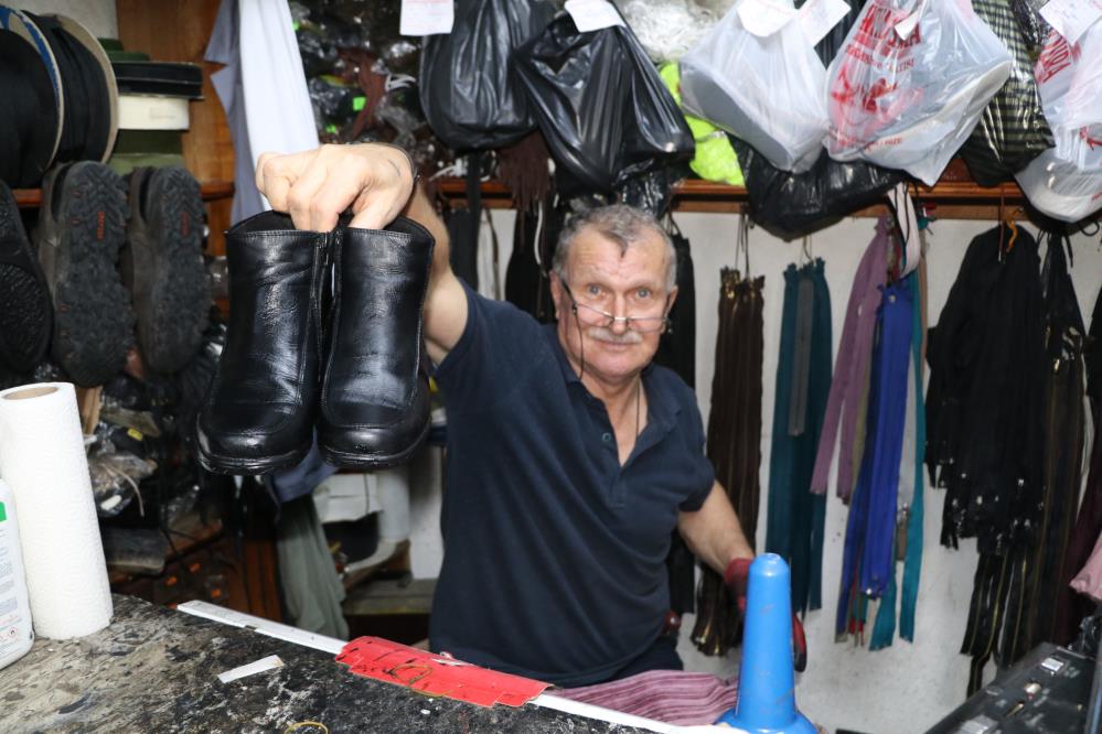 Rize’de Babadan kalma ayakkabı tamirciliğini,60 Yıldan beri yaşatıyor