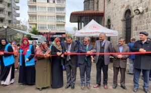 Rize'de, Diyanet Vakfı Kadın Kollarının Düzenlediği Hayır Çarşısı Açıldı