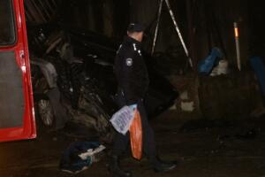 Rize'de bariyerlere çarpan araç 3 metrelik duvardan düştü: 2 ölü, 3 ağır yaralı