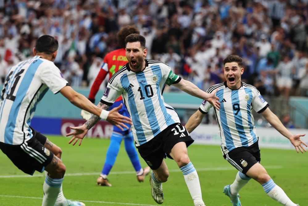 Messi Arjantin’i İpten Aldı